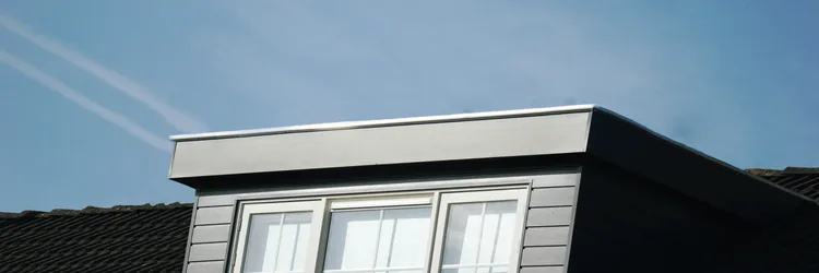 Zolder met lage nok waarbij dakkapel of nokverhoging wordt overwogen